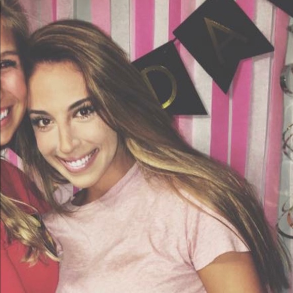 Meet your Posher, Abigail - Picture 1 of 1